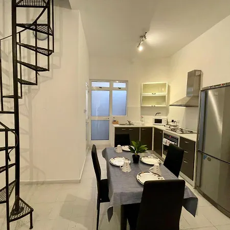 Modern Duplex Townhouse In Sliema Daire